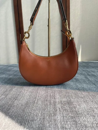 Picture of AVA STRAP BAG SIZE: 24*13*7 MODEL: 196923