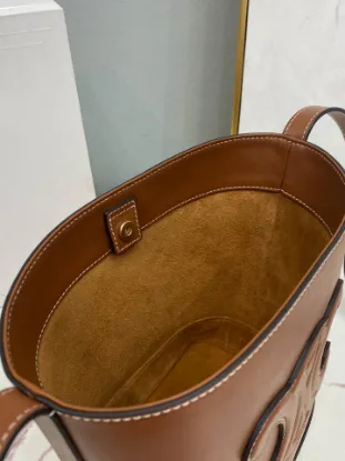 Picture of CUIR TRIOMPHE COWHIDE BUCKET BAG SIZE: 30 X 22 X 13CM