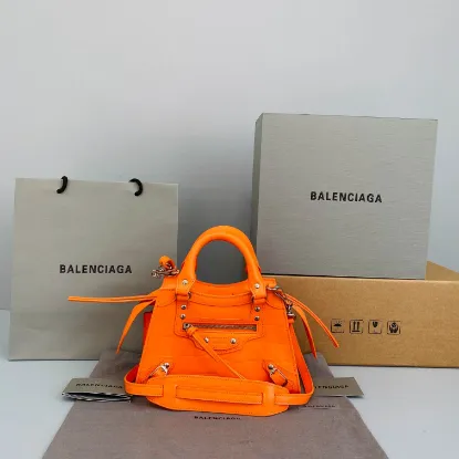 Picture of BALENCIAG* NEO CLASSIC BIKER BAG MODEL NUMBER: 92535 SIZE: 40*54*21.5*34CM 25*33*13*20CM