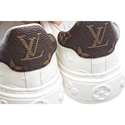 Picture of LOUIS VUITTON CASUAL SNEAKERS