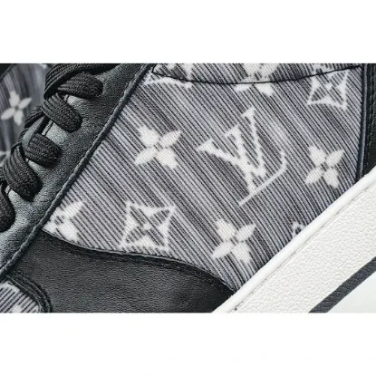 Picture of LOUIS VUITTON SQUAD SNEAKER HIGH HIGH-TOP SNEAKERS