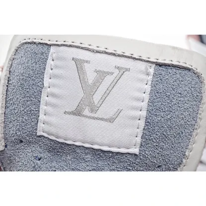 Picture of LOUIS VUITTON SQUAD SNEAKER HIGH HIGH-TOP SNEAKERS