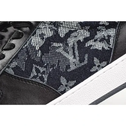 Picture of LOUIS VUITTON SQUAD SNEAKER HIGH HIGH-TOP SNEAKERS