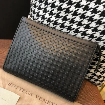 Picture of BV BRIEFCASE SIZE: 28CM BLACK