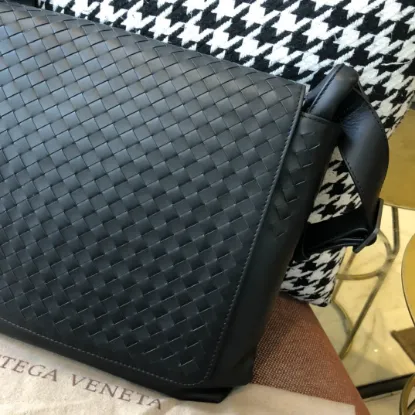 Picture of BV BRIEFCASE SIZE: 32CM BLACK