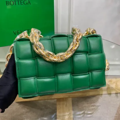 Picture of BV CHAIN BAG SIZE: 26X18CM RACING GREEN