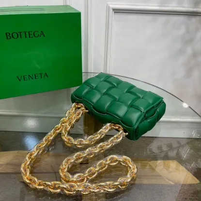 Picture of BV CHAIN BAG SIZE: 26X18CM RACING GREEN