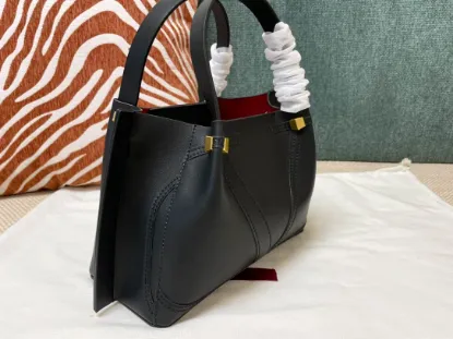 Picture of Model:0099s Valentino Size:41 x 25 x 18cm 31 x 25 x 15cm