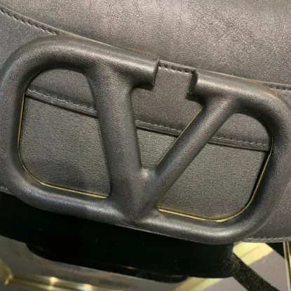 Picture of Valentino L shoulder bag