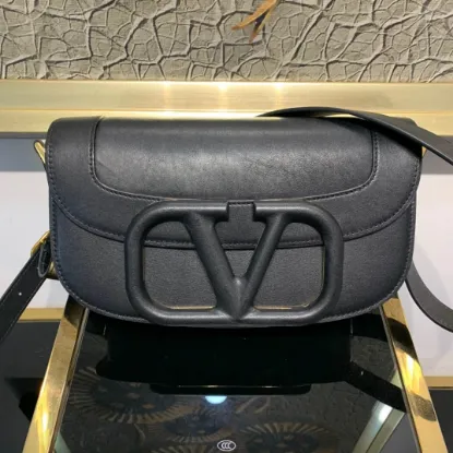 Picture of Valentino L shoulder bag