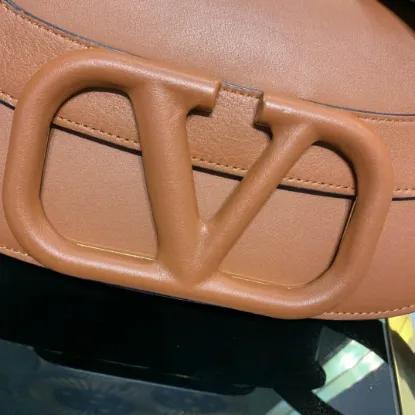 Picture of Valentino L shoulder bag