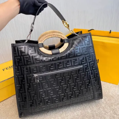 Picture of FENDI Runaway Shopping model:8804