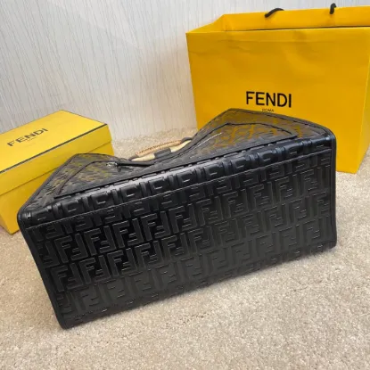 Picture of FENDI Runaway Shopping model:8804