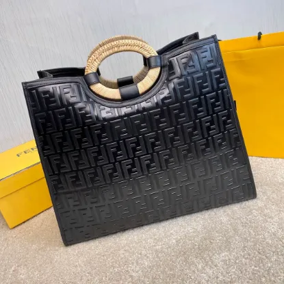 Picture of FENDI Runaway Shopping model:8804