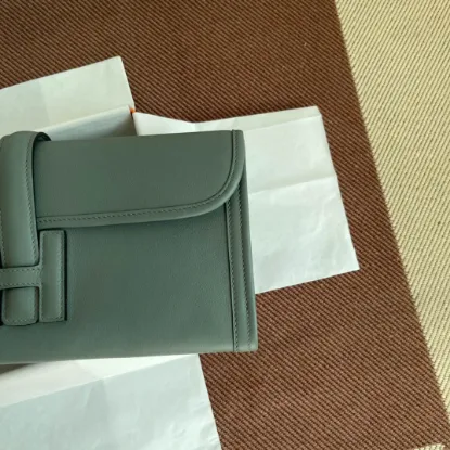 Picture of Almond green Medium bag Dinner bag