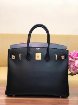 Picture of Birkin box black with gold buckle