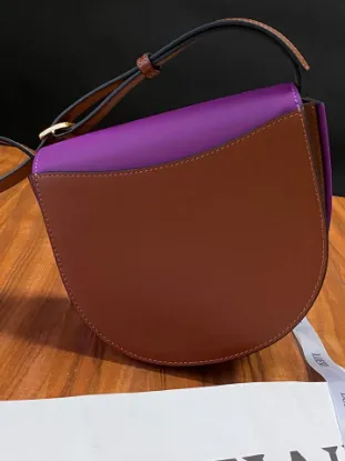 Picture of Calfskin bag Size：19.5*8.5*16.5cm