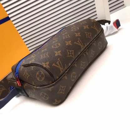 Picture of Louis Vuitton Crossbody Messenger Bag Model: M43843 Size: 25x18x5cm