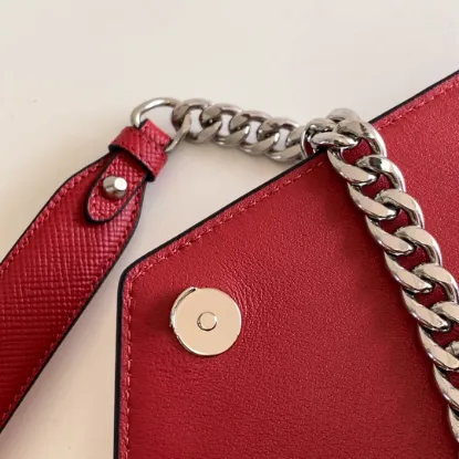 Picture of CHAIN SHOULDER STRAP SIZE: 21*14*9.5CM 1BD127