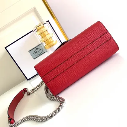 Picture of CHAIN SHOULDER STRAP SIZE: 21*14*9.5CM 1BD127