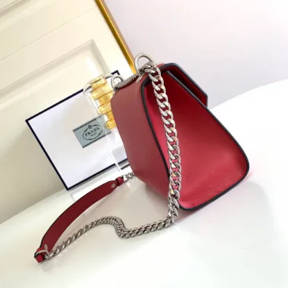 Picture of CHAIN SHOULDER STRAP SIZE: 21*14*9.5CM 1BD127