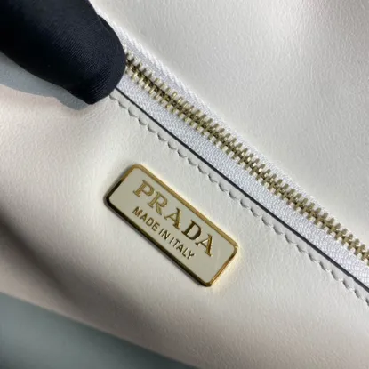 Picture of PRADA CROSSBODY BAG SIZE:21.5X14CM 1BD318