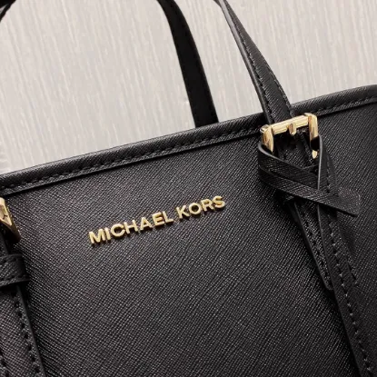 Picture of michael kors mk jetset size: 22cm*19cm*10cm