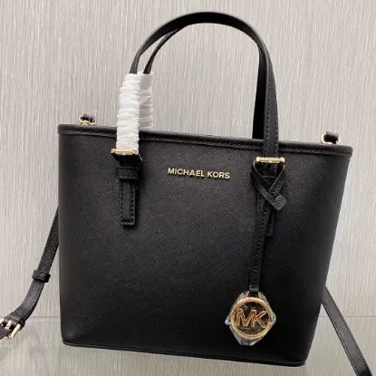 Picture of michael kors mk jetset size: 22cm*19cm*10cm