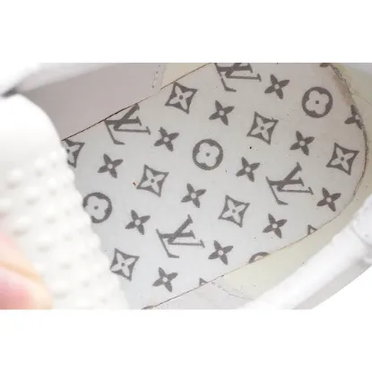 Picture of LOUIS VUITTON CASUAL SNEAKERS SNEAKERS