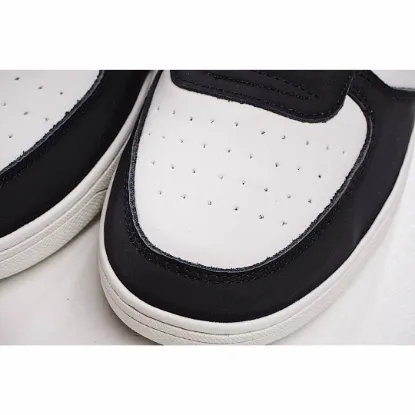 Picture of LOUIS VUITTON SQUAD SNEAKER HIGH HIGH-TOP SNEAKERS