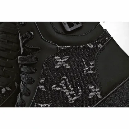 Picture of LOUIS VUITTON SQUAD SNEAKER HIGH HIGH-TOP SNEAKERS