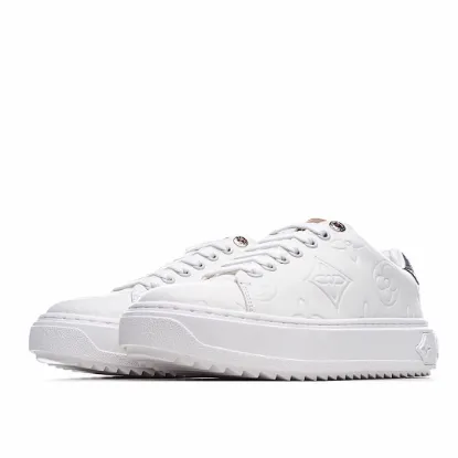 Picture of LOUIS VUITTON CASUAL SNEAKERS