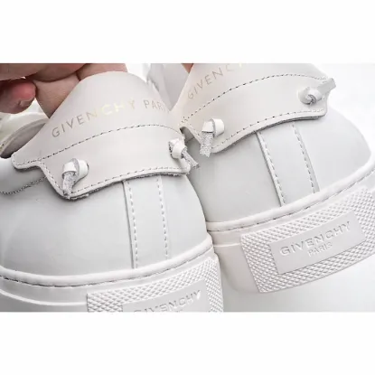 Picture of Givenchy Sneakers