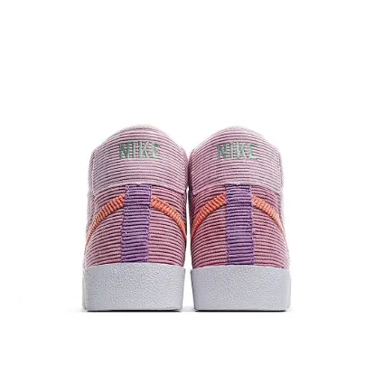 Picture of NIKE SB BLAZER MID SNEAKERS