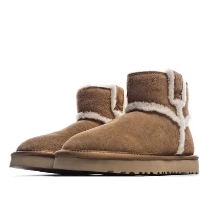 Picture of UGG CLASSIC MINI SERIES SNOW BOOTS