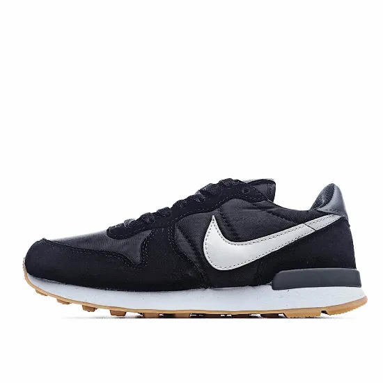 Picture of WMNS INTERNATIONALIST 'BLACK GUM'