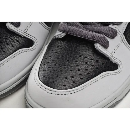 Picture of ATLAS X NIKE SB DUNK LOW QS 35MM LOW TOP SNEAKERS