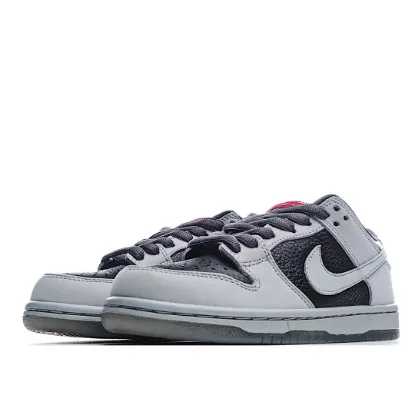 Picture of ATLAS X NIKE SB DUNK LOW QS 35MM LOW TOP SNEAKERS