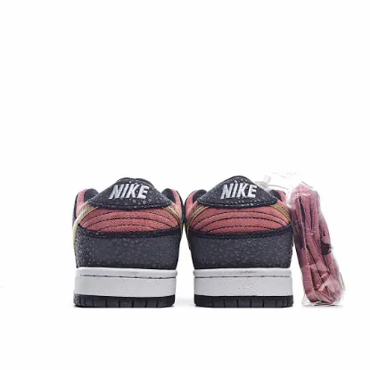 Picture of BROOKLYN PROJECTS X NIKE DUNK SB PREMIUM QS WALK OF FAMELOW