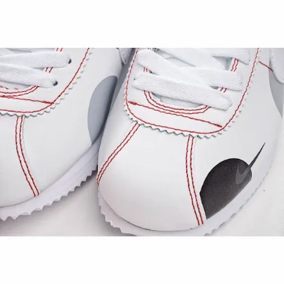 Picture of NIKE CLASSIC CORTEZ LEATHER RUNNING SHOE