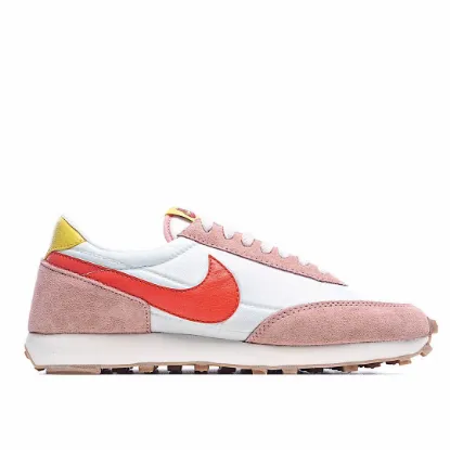 Picture of NIKE WMNS DAYBREAK 'CORAL STARDUST'