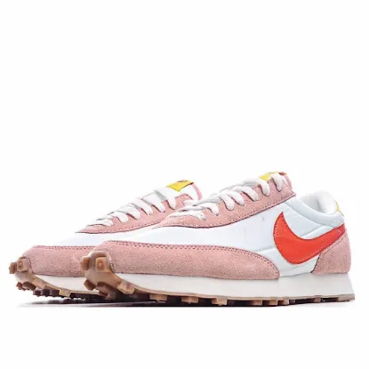 Picture of NIKE WMNS DAYBREAK 'CORAL STARDUST'