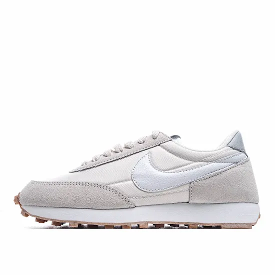 Picture of Nike Wmns Daybreak 'White Gum'