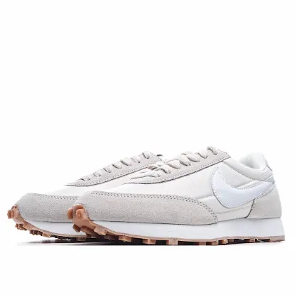 Picture of Nike Wmns Daybreak 'White Gum'