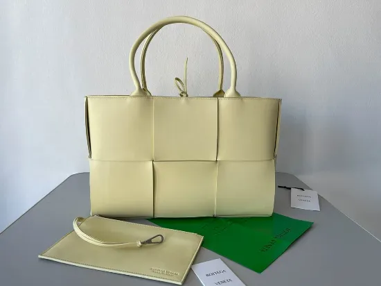 Picture of BV INTRECCIO TOTE LAMBSKIN BAG