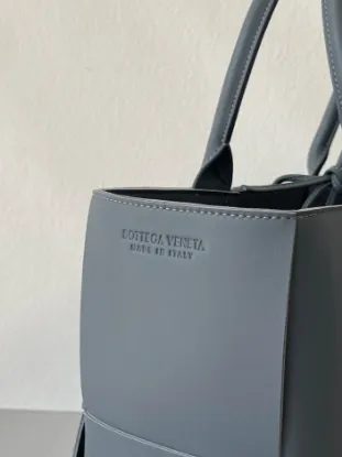 Picture of BV INTRECCIO TOTE LAMBSKIN BAG