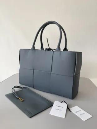 Picture of BV INTRECCIO TOTE LAMBSKIN BAG