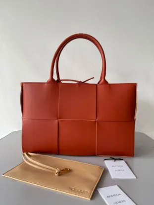 Picture of BV INTRECCIO TOTE LAMBSKIN BAG