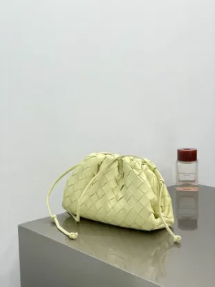 Picture of BV POUCH WOVEN CLOUD BAG SIZE:22X13CM 7003-2 JKZ