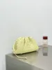 Picture of BV POUCH WOVEN CLOUD BAG SIZE:22X13CM 7003-2 JKZ